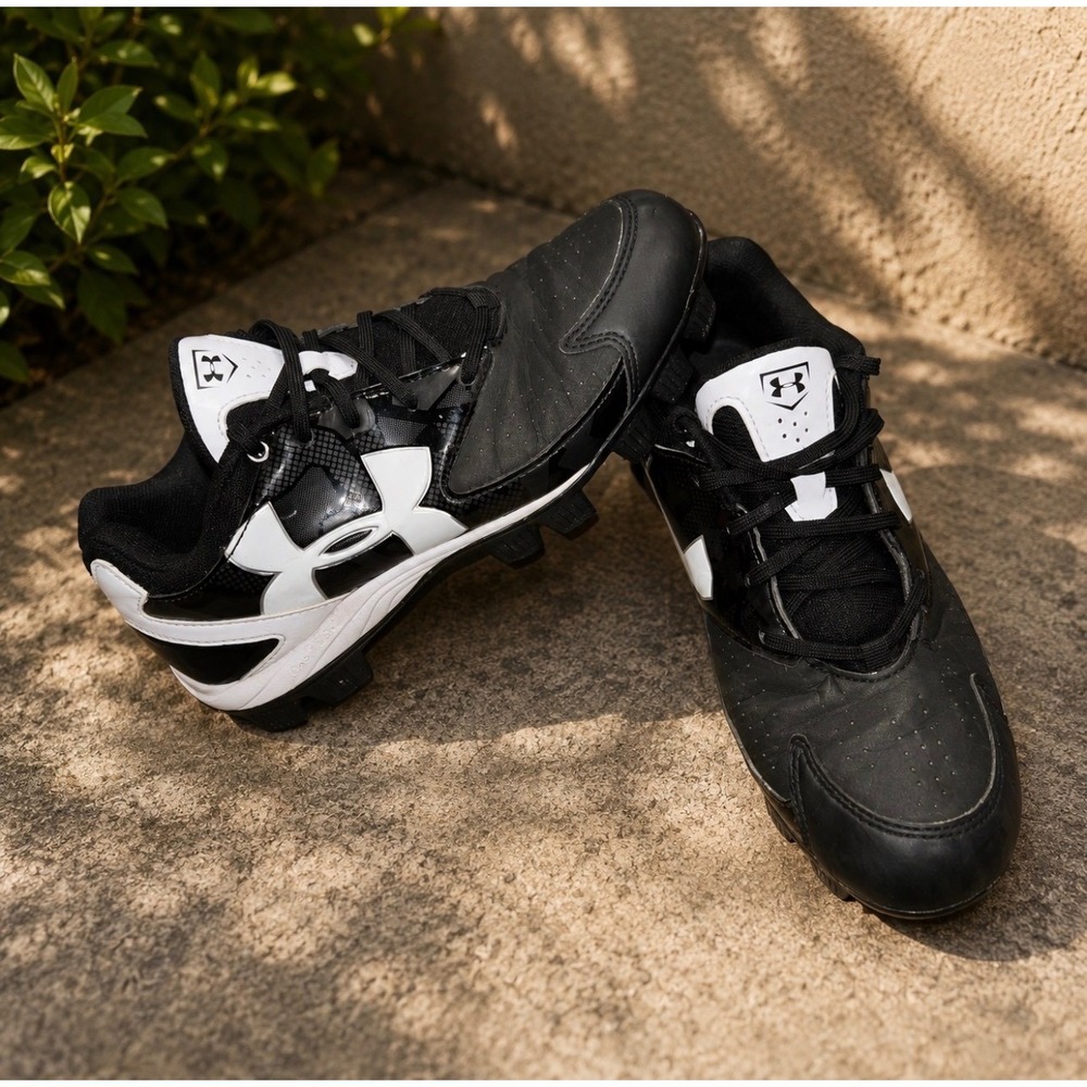 Under Armour Glyde RM‎ Women's Softball Cleats 1264181-011 Size 7.5 Black White